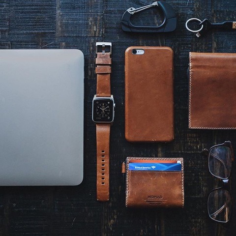 Nomad Wallet with integrated batt. 2400mAh and lightning - Bifold - BROWN